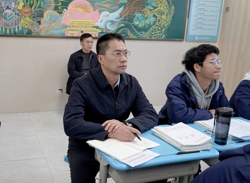 副校长袁世卓听课